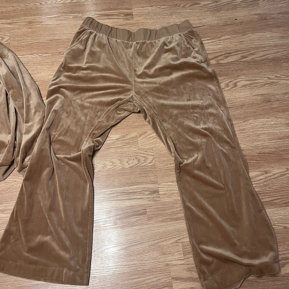 Elegant Matching Set - Picture 2 of 2